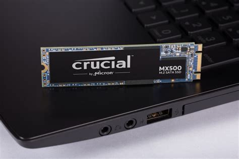 CRUCIAL MX500 SSD.